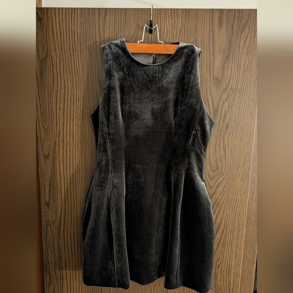 Elegant Emerald Green Velvet Dress
